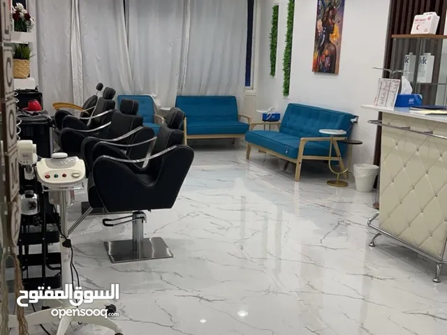 للبيع صالون نسائي بالسالميه موقع حيوي جانب البحر