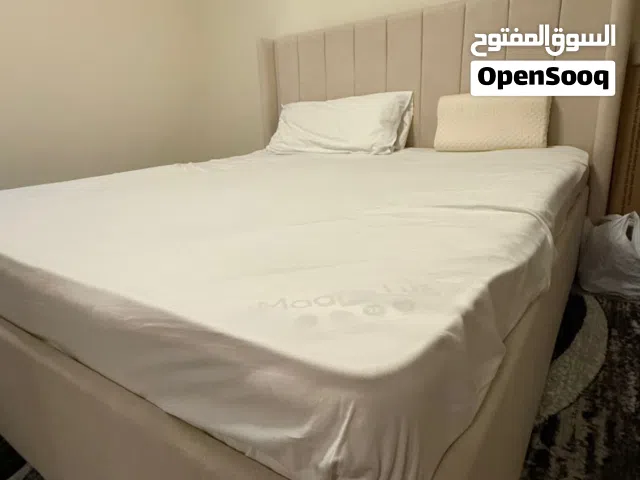 تخت وفرشة وكنباي حالتهم ممتازة