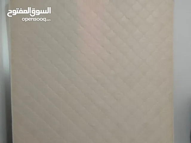 فرشة تخت وكالة للبيع صناعة المانيه مقاس 200*180 لم تستخدم سبب البيع السفر