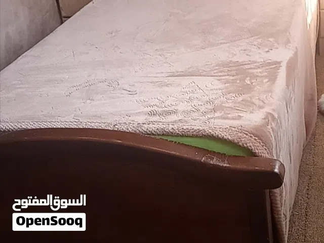 سرير نوم تفصيل للبيع