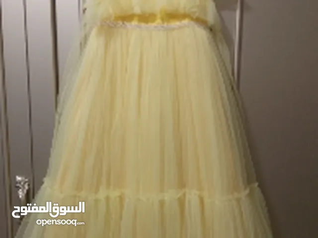 فستان جديد  سعر 10دينار سبب البيع المقاس صغير