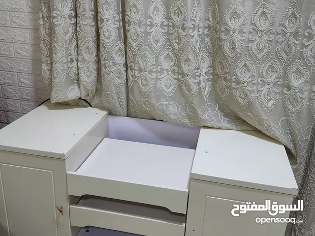 ميز تلفزيون