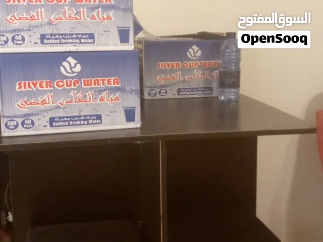 طاولة سفرة اربع كراسي ما فيها ولا خدش