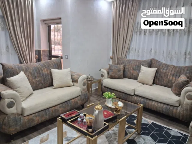 طقم كنب شبه جديد لا يوجد فيه اي عيوب