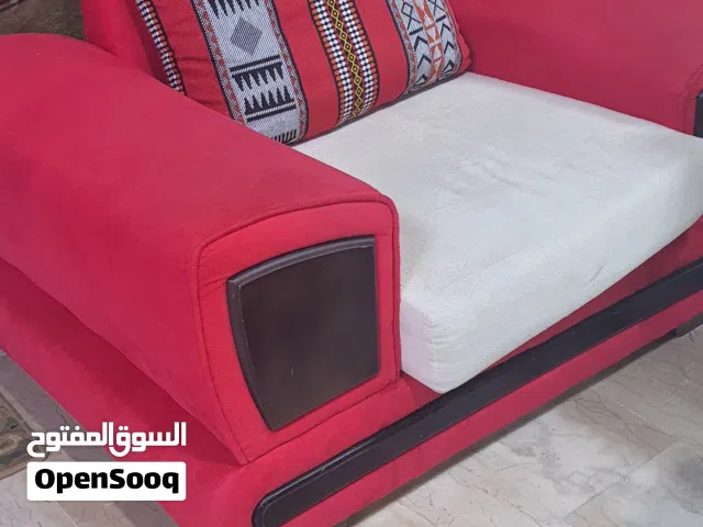 كرسي جلوس مريح جدا  مثل الصورة الكرسي اصلا بالمعرض من فترة وبعض الاحيان الزباين تجلس عليه مريح جدا