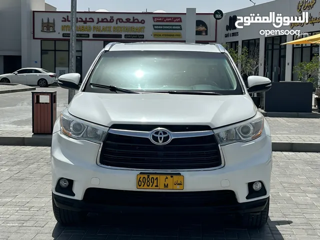 Used Toyota Highlander in Muscat