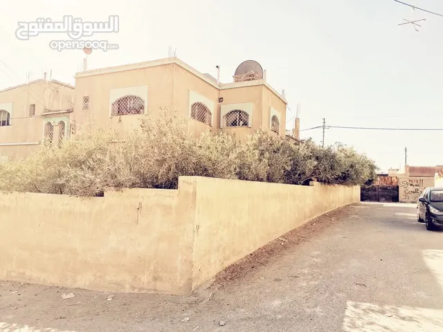700 m2 More than 6 bedrooms Apartments for Sale in Zarqa Al Autostrad