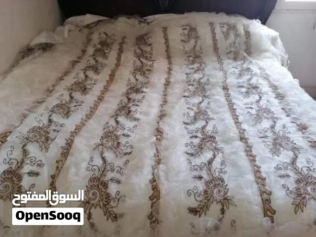 مفرش سرير عروسة للصباحة منفوش وجميل شغلوا تحفة مش شعبي شغل نضيف جدا كلوا اوجازا مكون من 5 قطع بسعر