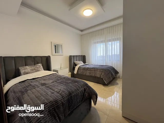 شقة مفروشة في الرابية قرب فندق الديز ان للإيجار الشهري والسنوي