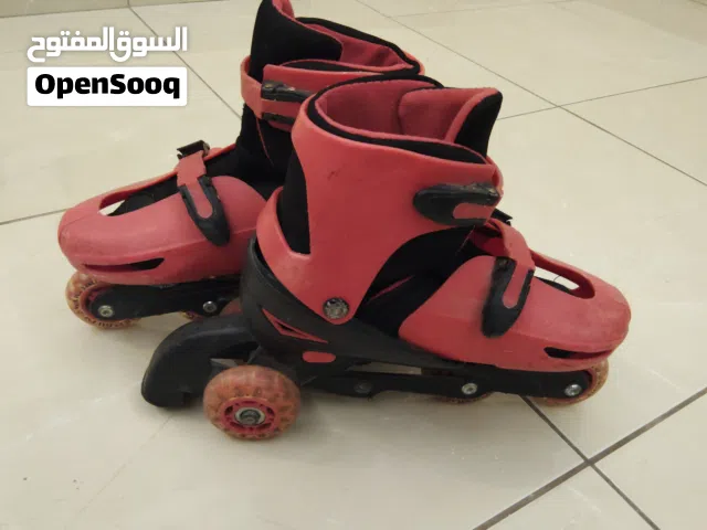 سكيت باللون الاحمر الاصلي ويوسع من النمره 39 الى نمره 42
