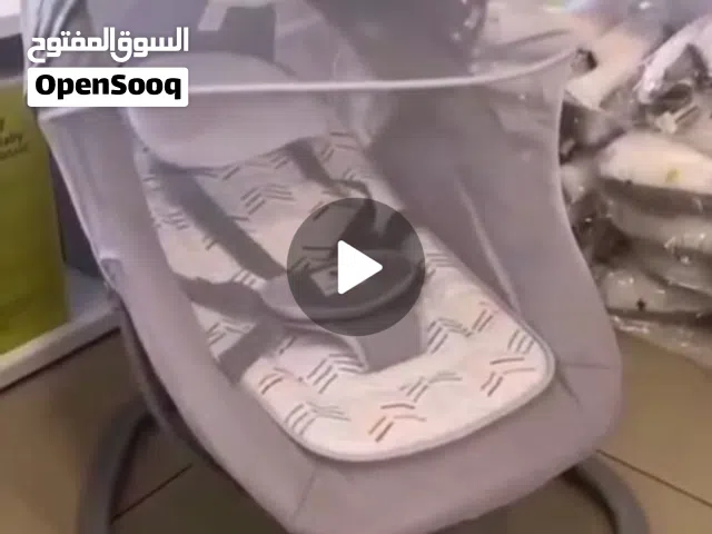 سرير هزاز للأطفال