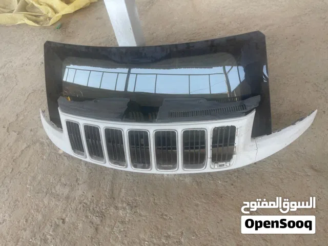 للبيع جامة خلفية اصلية وشباك امامي جيب كراند شيروكي