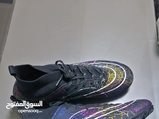 40 Sport Shoes in Irbid