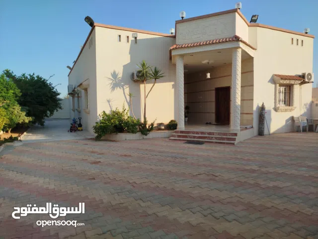 250 m2 5 Bedrooms Townhouse for Sale in Tripoli Tajura