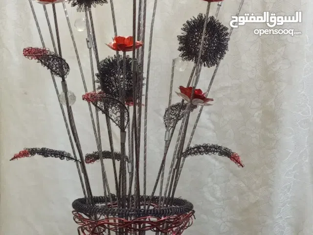 مزهريه المنيوم وستيل ايطالي عمل حرفي يدوي ايطالي قاعده ستل ستيل اضويهفي الكرات السود والقاعده