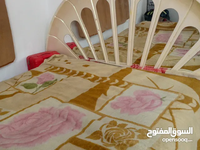 سرير مجوز مترين ---بمترين بدون فرشة