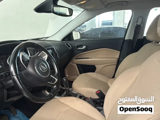 2019 جيب كومباس Standard
