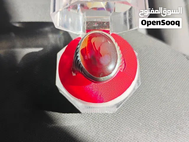خاتم فضه متوج بحجر عقيق