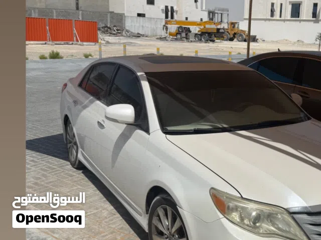 2011 تويوتا افالون Limited
