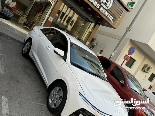 Sedan Hyundai in Abu Dhabi