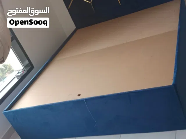 stylish queen size bed