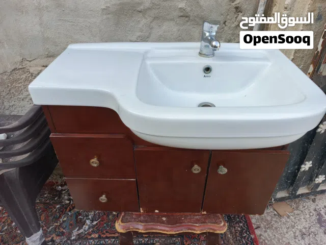 مغسله مع خزانتها وبطارية فيوري للبيع