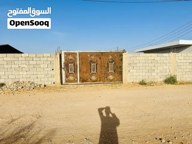 قطعة 1025م بيها استراحة 70م