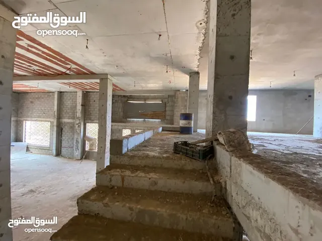 مبنى تجاري للإيجار في ابو ستة R2064.