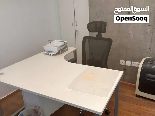 4 مكاتب للبيع معاهم الأدراج