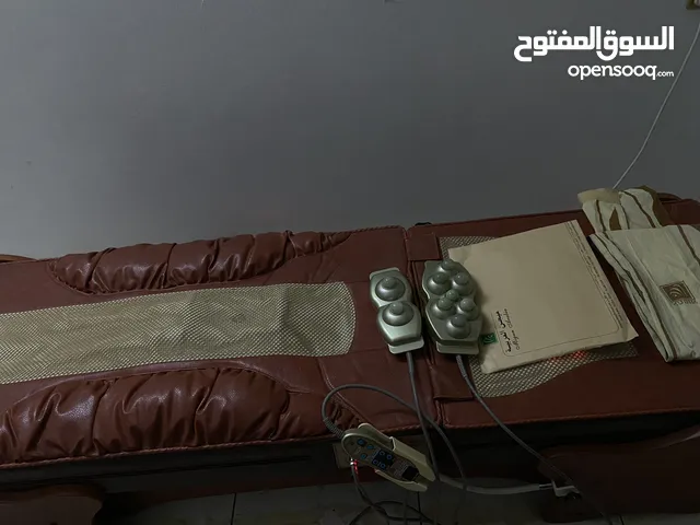 سرير مساج فنتج مستخدم استخدام خفيف و معاه جميع ملحقاته