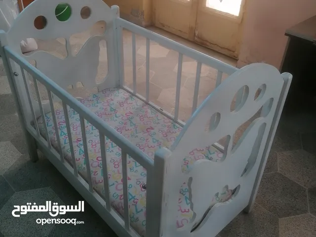 سرير أطفال للبيع