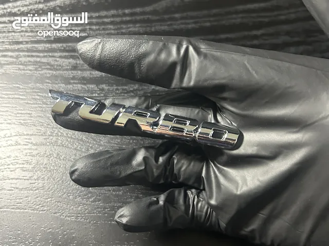 طقم الأداء – فايبر كربون + ستيكر توربو للغطاء الأمامي (9 قطع)