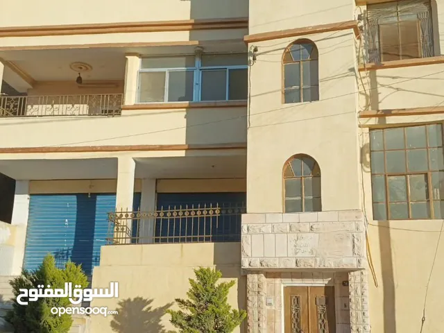 بنـــــايــة  تجـــــــــاريـة للبيـــــــع مخـــــــــازن وشـــــــقق