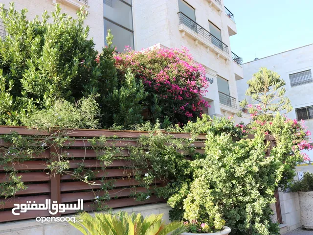 شقة مميزة جدا للباحثين عن الراحة والفخامة في اجمل مناطق الرونق
