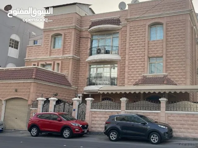 800m2 6+ Bedrooms Townhouse for Sale in Muharraq Busaiteen