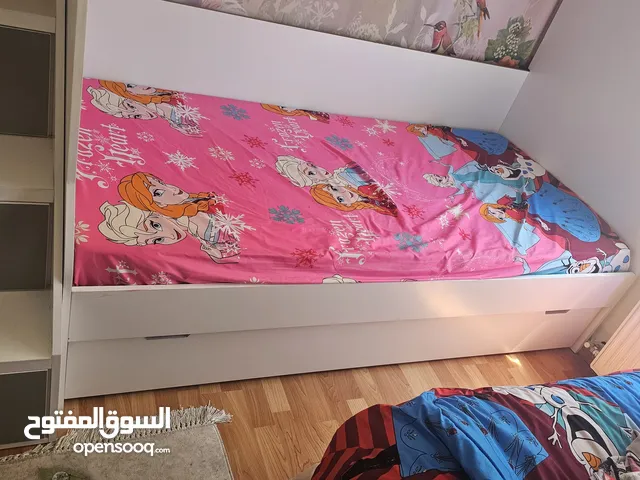 تخت طابقين للبيع استعمال خفيف