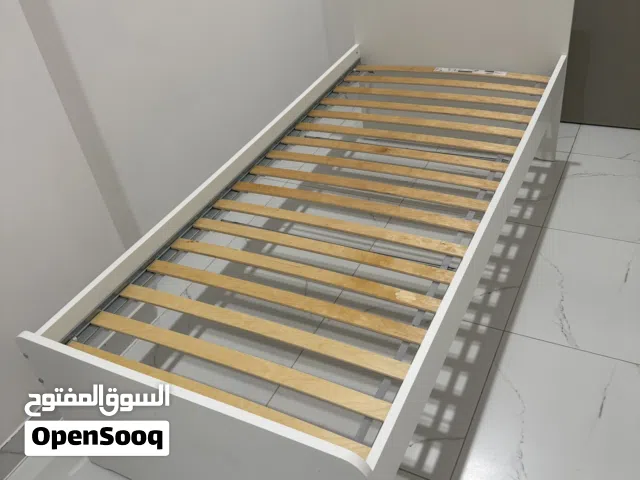 سرير مفرد من ايكيا بحودة عالية و بحالة ممتازة