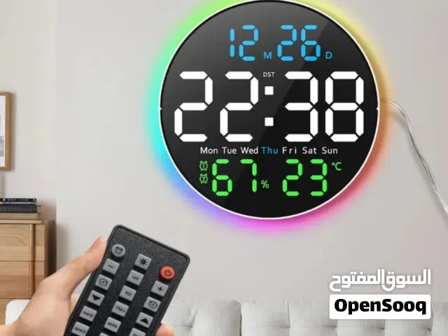 ساعات حائط ديجتال جذابة بالألوان