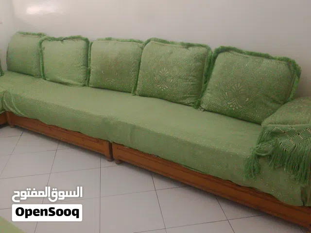 صالون للبيع