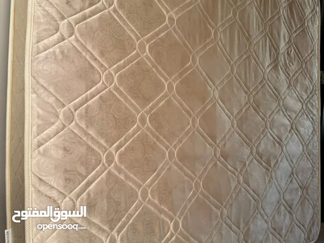 فرشة سرير مقاس 180/200مستعملة للبيع