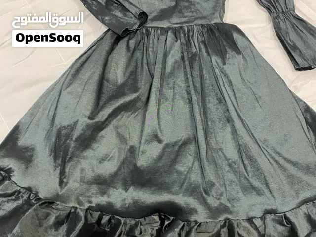 فستان سهرة قصير منفوش
