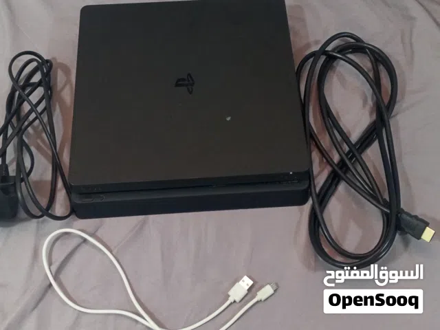 للبيع جهاز بلايستيشن 4 سليم (PS4 Slim) نظيف جداً وبحالة الوكالة، استخدام خفيف وشغال 100%