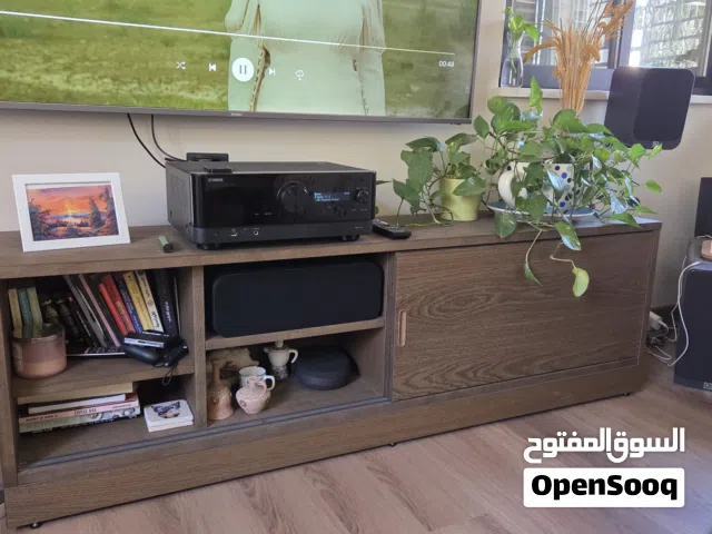 غرفة نوم ايكيا سرير و خزانات جانبية و خزانة ادراج وخزانة ملابس الرجاء للمهتمين الاتصال