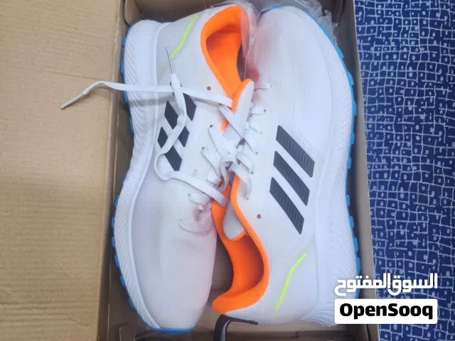 Orignal adidas shoe for sale new unused with box size 42.