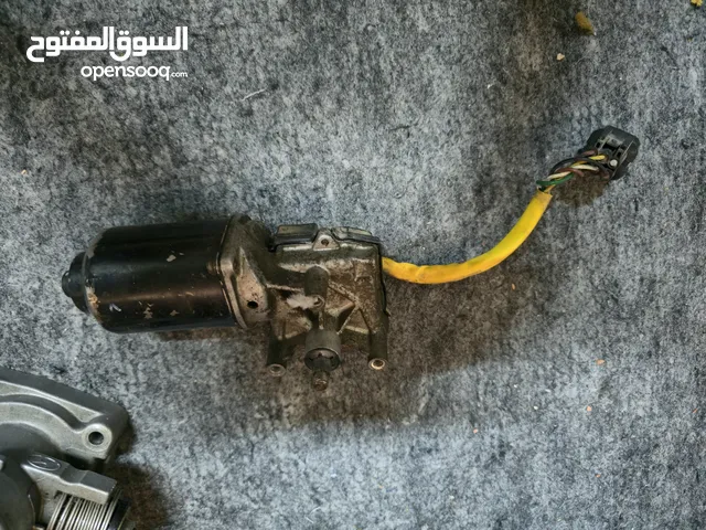 قطع متفرقة لسيارة اكس دي موديل 2001