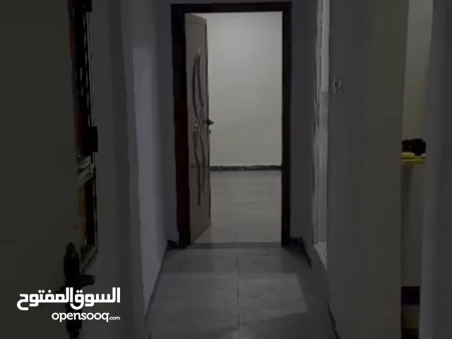 شقة تؤجر للشركات والمكاتب وسكن موظفين وطلاب في بريهة ضمن بنايه طابق اول