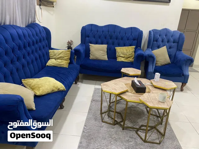 جلوس كامل مع الطاولات