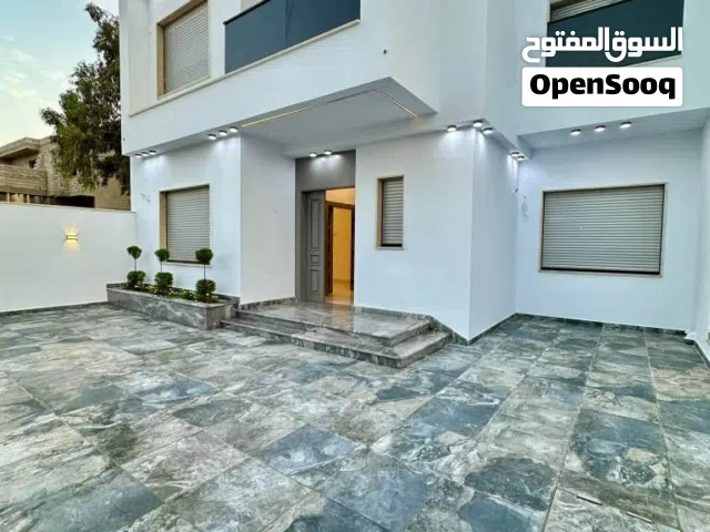 فيلتين للبيع كل فيلا دورين وملحق تشطيب حديث عين زارة الحمودات ولهم مدخل من طريق المشتل