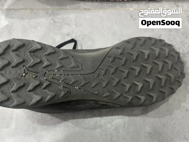 حذاء كرة قدم بوما الترا مقاس 43
