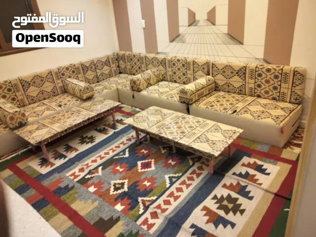 مجلس عربي مرتفع